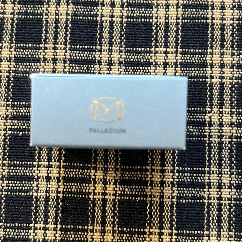 Merit Solo Cream Eye Shadow in Palladium - Picture 4 of 8
